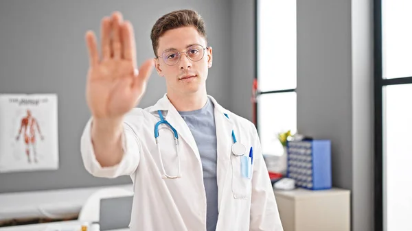 Young Hispanic Man Doctor Doing Stop Sign Hand Clinic — Stock Photo, Image