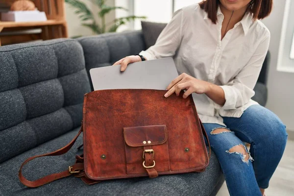 Young Beautiful Hispanic Woman Business Worker Holding Laptop Briefcase Office — Stockfoto