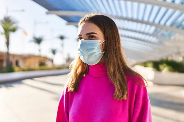 Young Woman Wearing Medical Mask Park — Fotografia de Stock