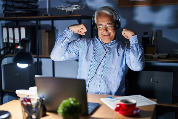 Hispanic Senior Man Wearing Call Center Agent Headset Night Showing — Stock Photo, Image