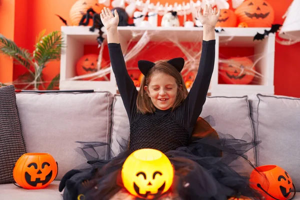 Adorable Chica Rubia Teniendo Fiesta Halloween Con Expresión Ganadora Casa —  Fotos de Stock