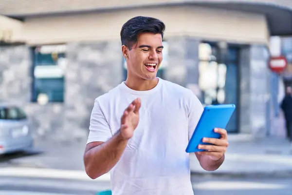 Young Hispanic Man Smiling Confident Having Video Call Street — ストック写真