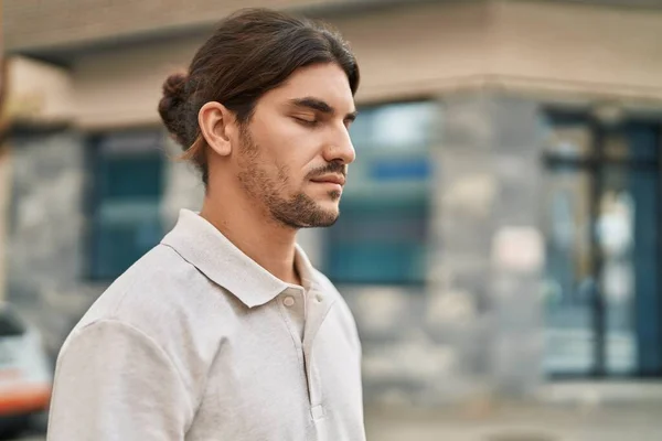 Young Hispanic Man Standing Relaxed Expression Close Eyes Street — Stock Photo, Image