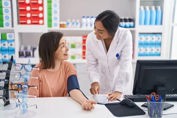 Two Women Pharmacist Customer Measuring Blood Pressure Pharmacy — Foto de Stock