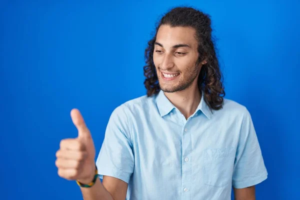 Young Hispanic Man Standing Blue Background Looking Proud Smiling Doing — Foto Stock