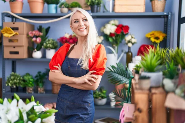 Young Blonde Woman Florist Smiling Confident Standing Arms Crossed Gesture — Foto de Stock