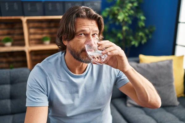 Middle Age Man Drinking Glass Water Sitting Sofa Home — Stock Photo, Image
