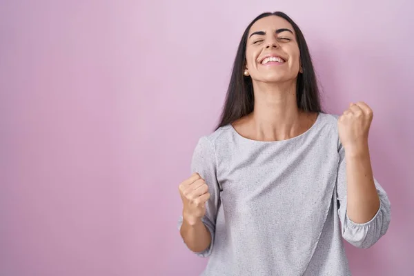 Young Brunette Woman Standing Pink Background Very Happy Excited Doing — ストック写真