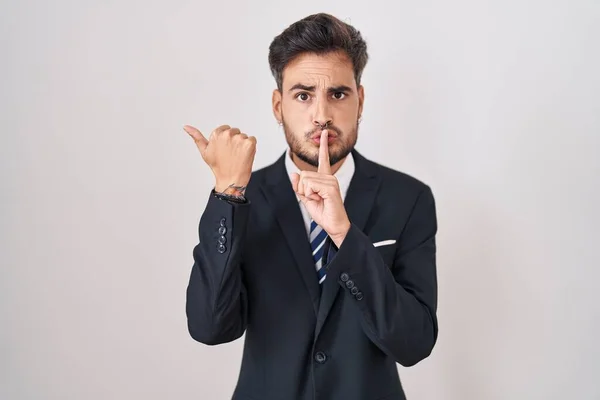 Young Hispanic Man Tattoos Wearing Business Suit Tie Asking Quiet — Stock Photo, Image
