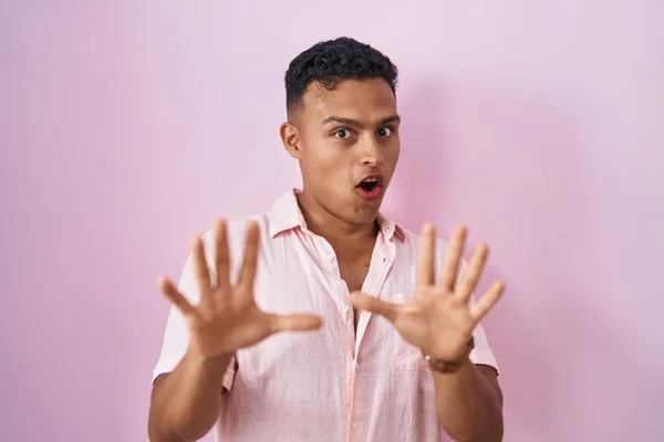 Young Hispanic Man Standing Pink Background Afraid Terrified Fear Expression — Stock Photo, Image