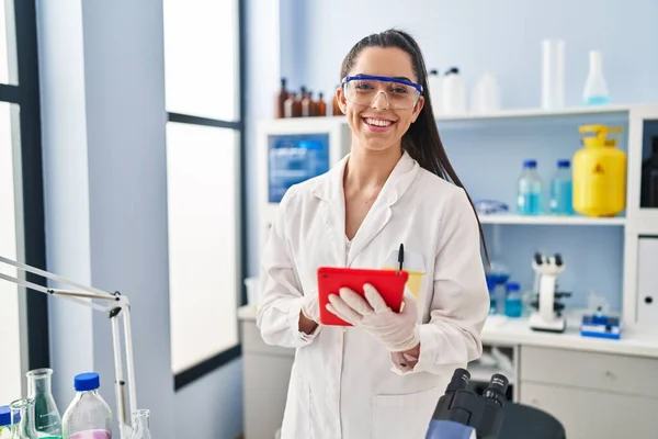 Young Beautiful Hispanic Woman Scientist Smiling Confident Using Touchpad Laboratory — ストック写真