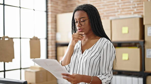 African American Woman Ecommerce Business Worker Reading Document Office — Fotografia de Stock