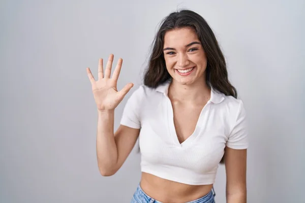 Junges Teenagermädchen Steht Vor Weißem Hintergrund Und Zeigt Mit Finger — Stockfoto