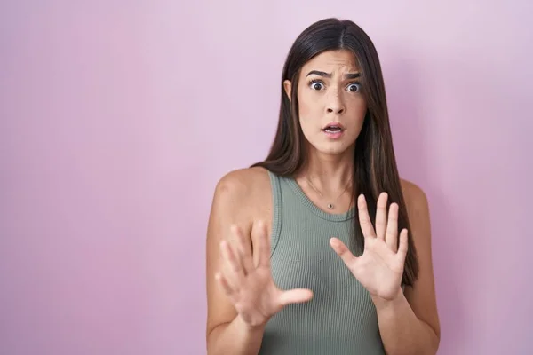 Hispanic Woman Standing Pink Background Afraid Terrified Fear Expression Stop — Stock Photo, Image