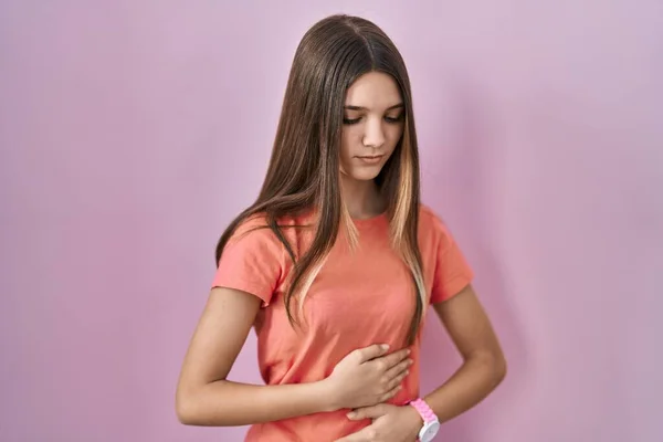 Menina Adolescente Sobre Fundo Rosa Com Mão Estômago Porque Indigestão — Fotografia de Stock