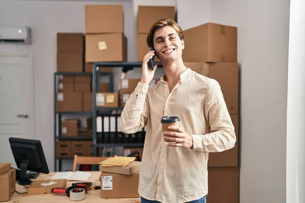 Young Caucasian Man Ecommerce Business Worker Talking Smartphone Drinking Coffee — Foto Stock