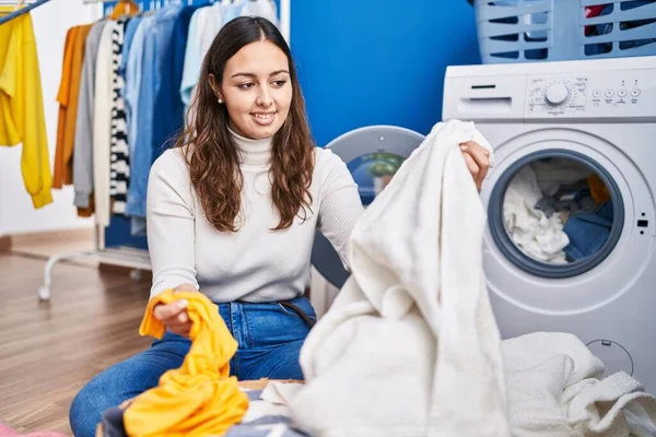 Young Beautiful Hispanic Woman Smiling Confident Washing Clothes Laundry Room — Stock Photo, Image