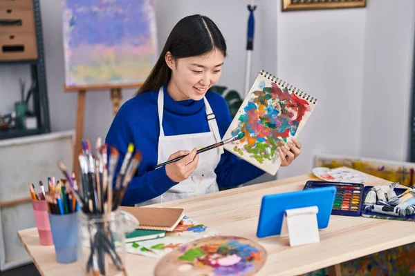 Kinesisk Kvinna Konstnär Som Har Online Ritning Klass Konst Studio — Stockfoto