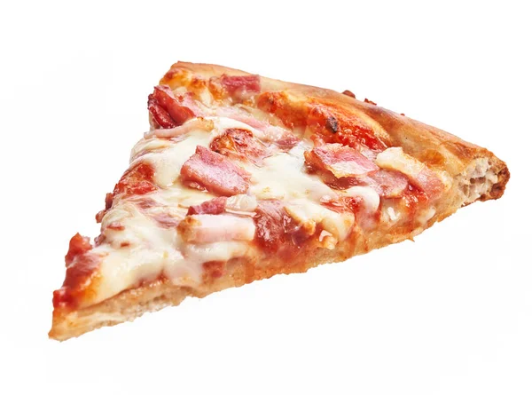 Řez Italské Slaniny Pizza Přes Bílé Izolované Pozadí — Stock fotografie