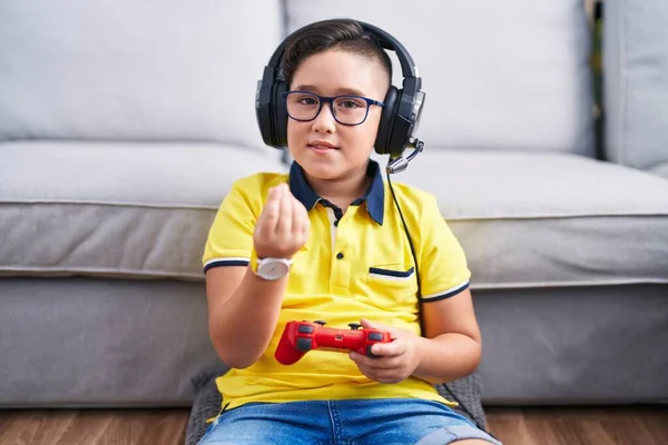 Jong Latijns Amerikaans Kind Spelen Video Game Holding Controller Het — Stockfoto