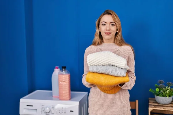 Hispanic Woman Holding Folded Laundry Laundry Relaxed Serious Expression Face — Stock Photo, Image
