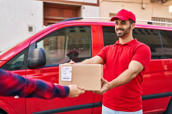 Young Hispanic Man Courier Giving Package Street — Stock Photo, Image