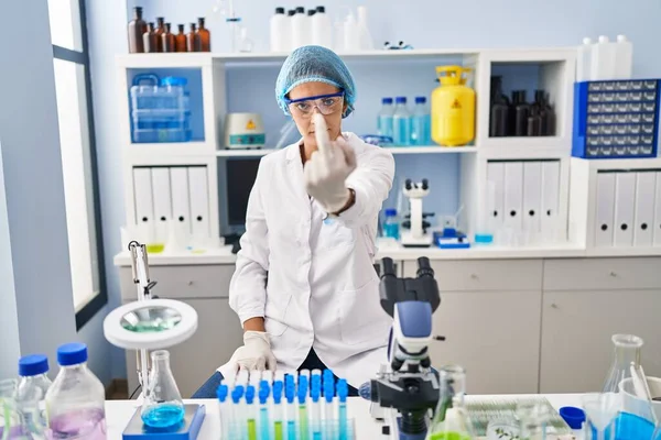 Brunette Woman Working Scientist Laboratory Showing Middle Finger Impolite Rude — Stock fotografie