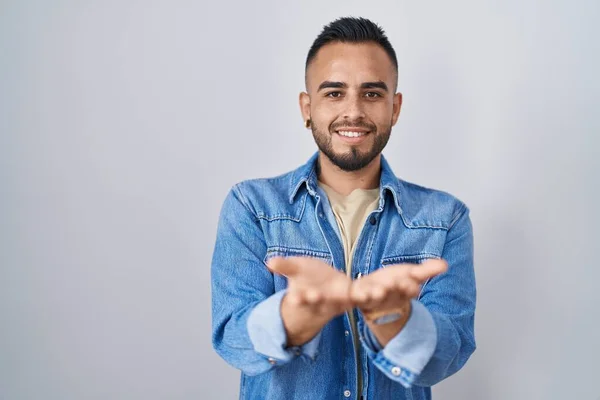 Young Hispanic Man Standing Isolated Background Smiling Hands Palms Together — Stock Photo, Image