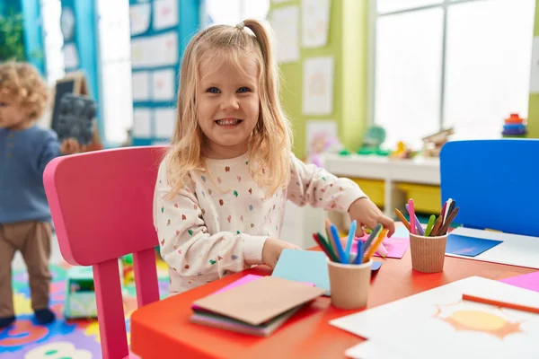 Adorable Boy Girl Student Cutting Paper Sitting Table Kindergarten — Stock Photo, Image