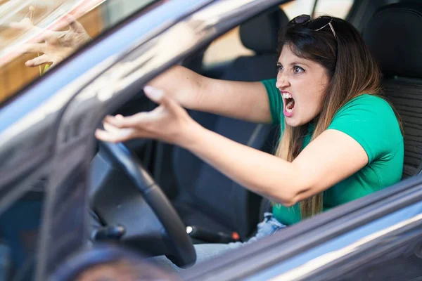 Young Hispanic Woman Furious Driving Car Street — Stock Photo, Image