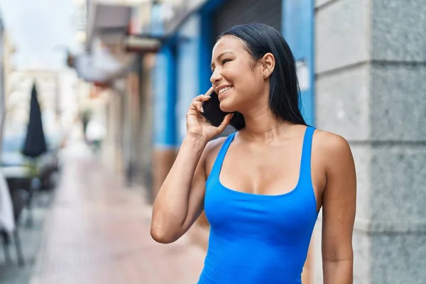 Young Beautiful Latin Woman Smiling Confident Talking Smartphone Street — Stock Photo, Image