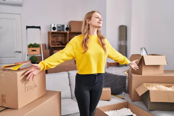 Young Blonde Woman Smiling Confident Standing New Home — Stock Photo, Image