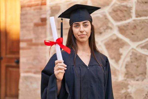 Young Hispanic Woman Wearing Graduated Uniform Holding Diploma University — Foto de Stock