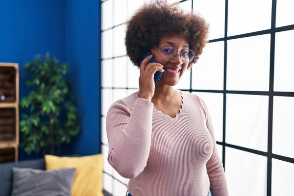 African American Woman Smiling Confident Talking Smartphone Home — Stock fotografie