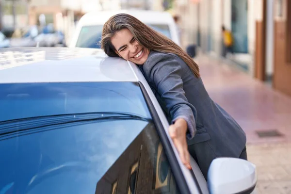 Young Woman Smiling Confident Hugging Car Street — Foto de Stock
