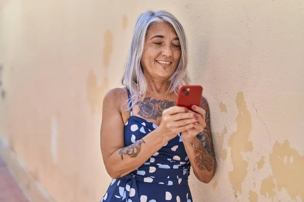 Middle Age Grey Haired Woman Smiling Confident Using Smartphone Street — 图库照片