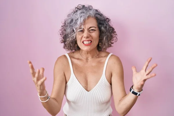 Middle Age Woman Grey Hair Standing Pink Background Crazy Mad — Foto de Stock