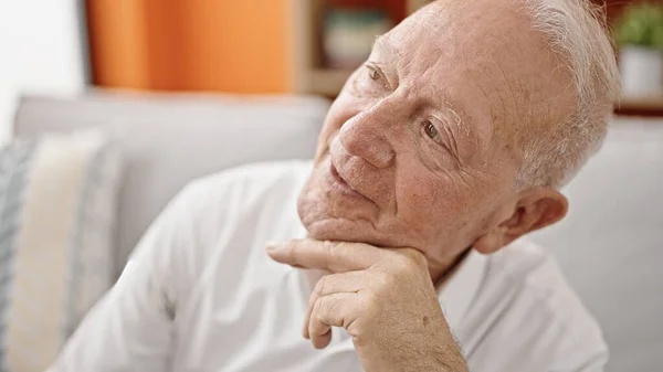 Senior Grey Haired Man Smiling Confident Sitting Sofa Home — Stock fotografie