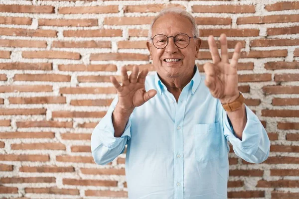 Senior Man Grey Hair Standing Bricks Wall Showing Pointing Fingers — Stock Photo, Image