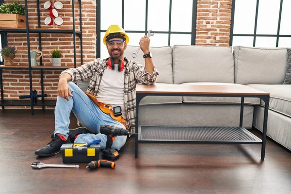 Young Hispanic Man Beard Working Moving Service Looking Positive Happy — Stock Photo, Image