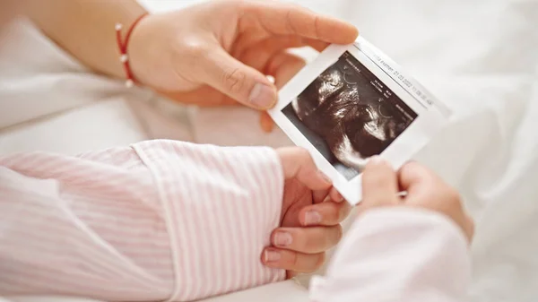 Man Woman Couple Holding Ultrasound Baby Picture Bedroom — Stock Photo, Image
