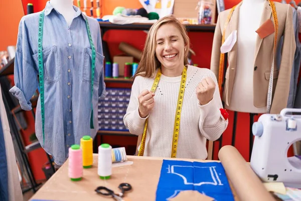Young Caucasian Woman Dressmaker Designer Working Atelier Celebrating Surprised Amazed — Stock Photo, Image