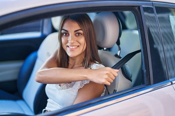 Young Beautiful Hispanic Woman Smiling Confident Wearing Car Belt Street — Stock Photo, Image