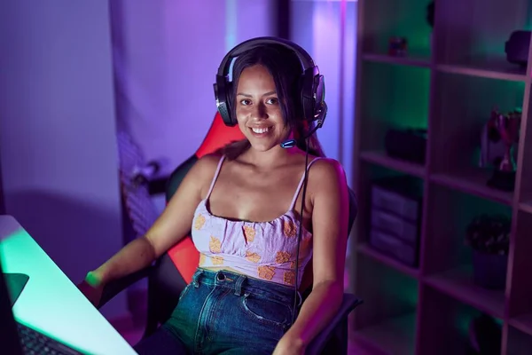 Young Hispanic Woman Streamer Smiling Confident Playing Video Game Gaming — Photo