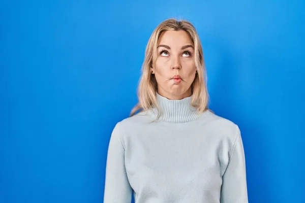 Young Caucasian Woman Standing Blue Background Making Fish Face Lips — Photo