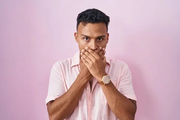Young Hispanic Man Standing Pink Background Shocked Covering Mouth Hands — Stock Photo, Image