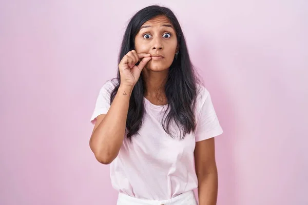 Young Hispanic Woman Standing Pink Background Mouth Lips Shut Zip — Stock Photo, Image