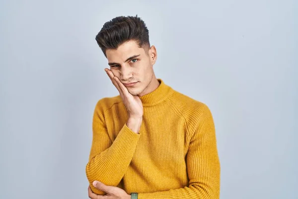 Young Hispanic Man Standing Blue Background Thinking Looking Tired Bored — Stockfoto