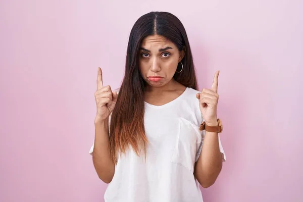 Young Arab Woman Standing Pink Background Pointing Looking Sad Upset — Stock Photo, Image