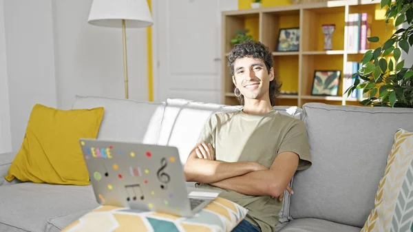 Young Hispanic Man Using Laptop Sitting Sofa Arms Crossed Gesture — Stock Photo, Image